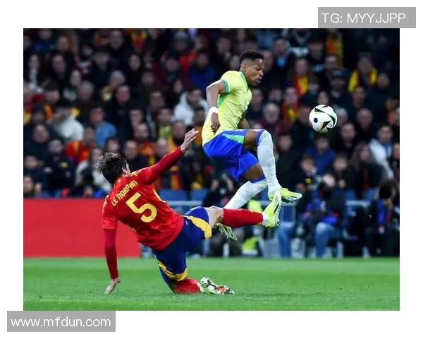 外国足球明星同框合影展现友谊与激情的瞬间回顾