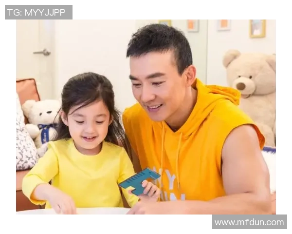 足球明星与萌娃的温馨互动视频展现亲子时光的快乐与感动