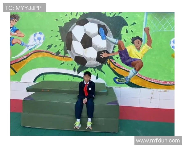 足球明星们的日常生活揭秘：训练场上的友谊与场外趣事分享